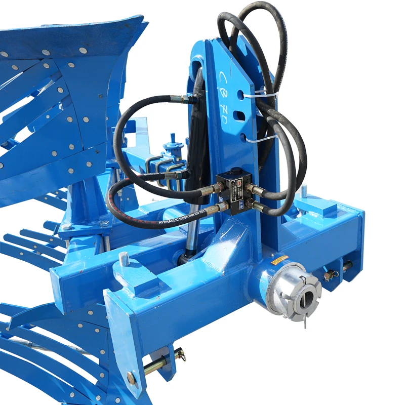 Plug agricol cu 3 trupite si cormane crestate reversibil hidraulic Konig Traktoren