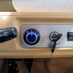 Triciclu electric pick-up RURIS Pilot 5000N, putere maxima 4900 W, autonomie pana la 130 km, cu volan, viteza maxima de 25 km/h, conform reglementarilor UE, fara permis, negru
