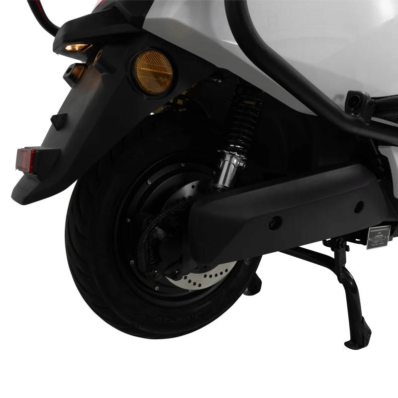 Scuter electric RURIS PILOT SX 710, motor 2100W, baterie 72V 20Ah, autonomie 50-60 km, viteza maxima de 25 km/h, conform reglementarilor UE, fara permis, Alb