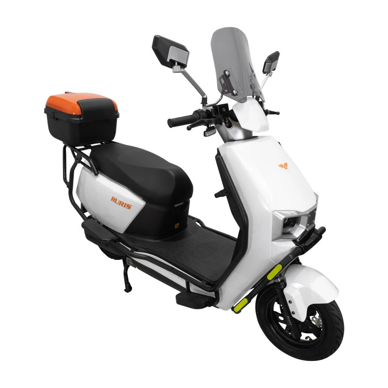 Scuter electric RURIS PILOT SX 710, motor 2100W, baterie 72V 20Ah, autonomie 50-60 km, viteza maxima de 25 km/h, conform reglementarilor UE, fara permis, Alb