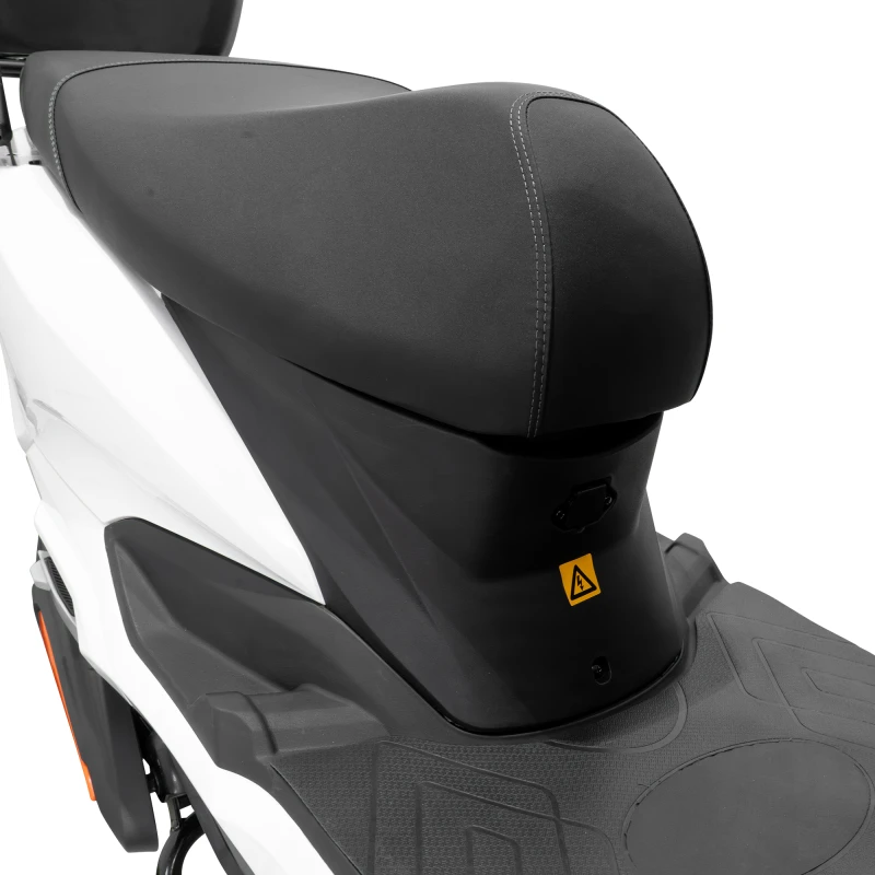 Scuter electric RURIS PILOT SX 730, motor 2500 W, baterie 72 V 20 Ah, autonomie pana la 56 km, viteza maxima de 25 km/h, conform reglementarilor UE, fara permis, Alb