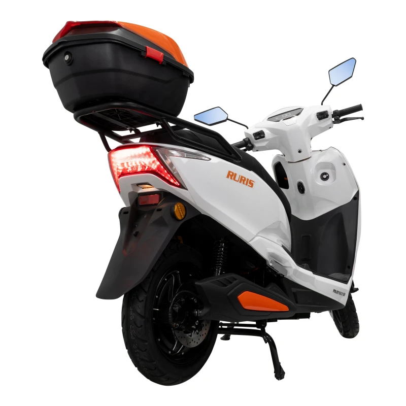 Scuter electric RURIS PILOT SX 730, motor 2500 W, baterie 72 V 20 Ah, autonomie pana la 56 km, viteza maxima de 25 km/h, conform reglementarilor UE, fara permis, Alb