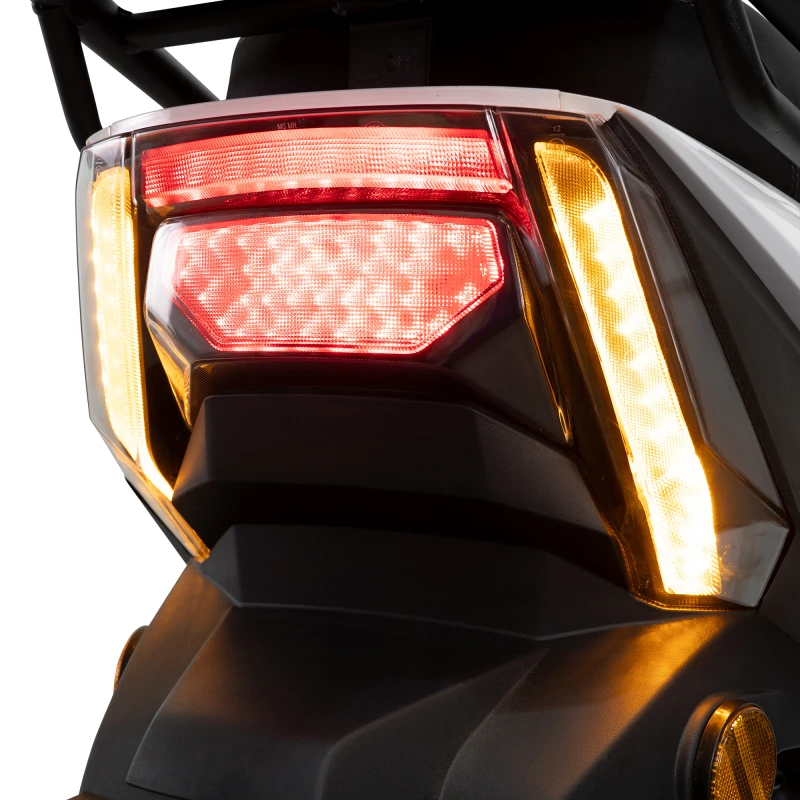 Scuter electric RURIS PILOT SX 720, motor 2500 W, baterie 72 V 32 Ah, autonomie pana la 92 km, viteza maxima de 25 km/h, conform reglementarilor UE, fara permis, Alb