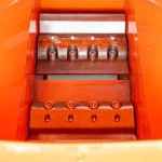 Tocator de crengi RURIS STB800 cu motor 9 CP, 212 cmc, 6 cutite, diametru taiere 80 mm, capacitate 4 mc pe ora