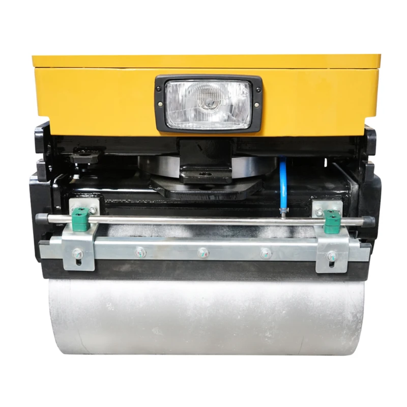 Cilindru compactor 800kg, cu tambur 2x635mm, motor 9CP diesel CF178, pornire electrica sau manuala